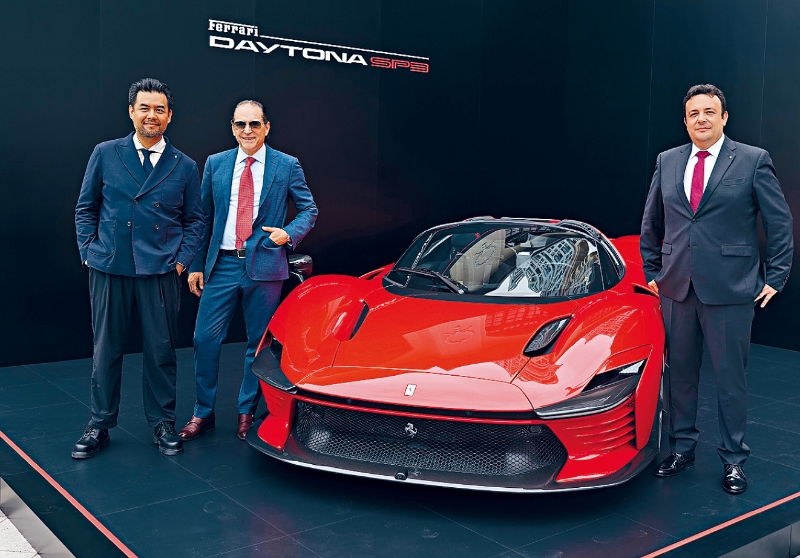 (左起)Blackbird Concessionaires商务总监及总经理Frank Liew、法拉利大中华区总裁Giuseppe Cattaneo及区域销售经理Filippo Zanier，一同出席活动会见传媒。