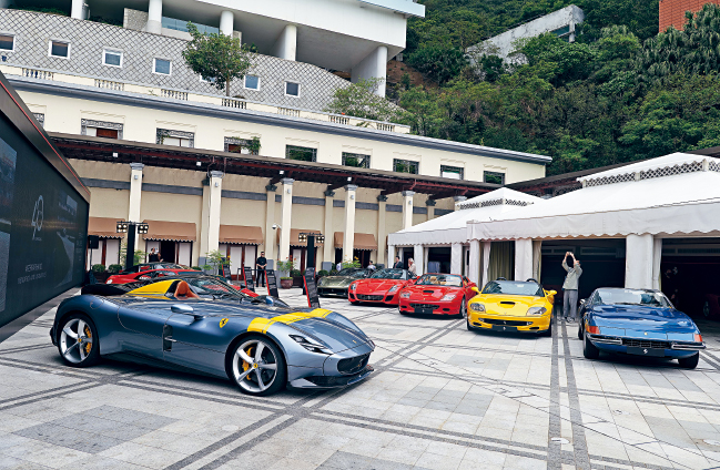 现场展示多达25辆古今车款，绝大部份为稀有车型。