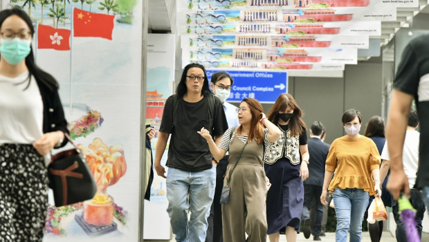 施政报告提及公务员政策的新措施。 施政报告提及公务员政策的新措施。