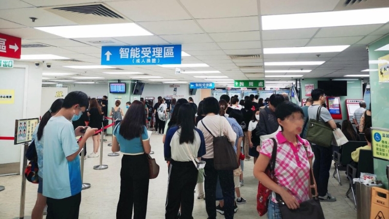 中旅社提醒市民及早预约换证免挤拥。 中旅社提供 中旅社提醒市民及早预约换证免挤拥。 中旅社提供