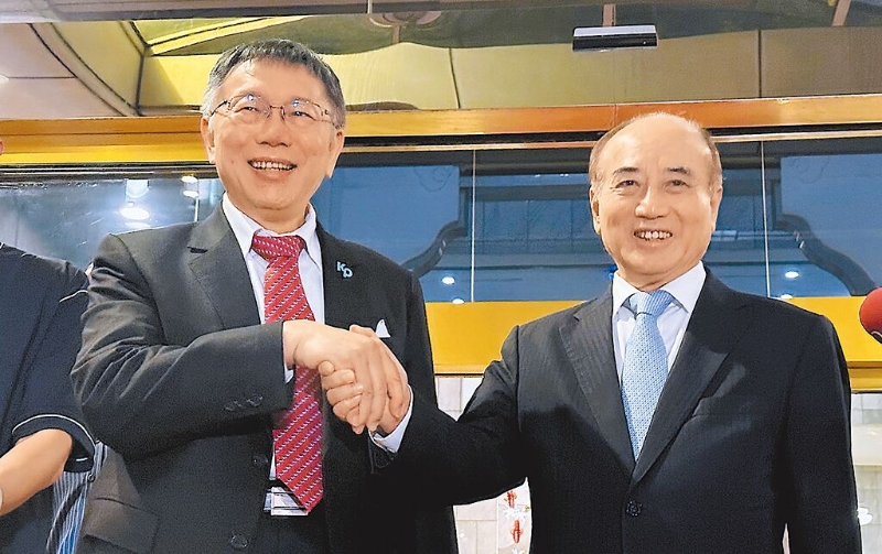 正值蓝白整合关键时刻，民众党2024参选人柯文哲（左）日前向前立法机构负责人王金平（右）请益。