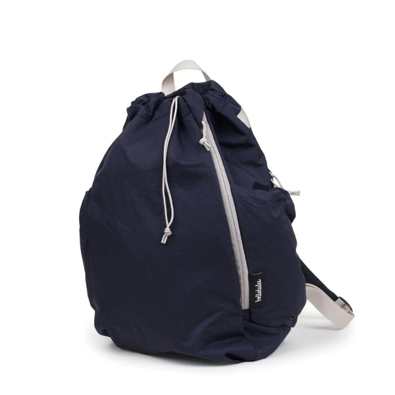 Rowan全天候背囊,$598,hellolulu,采用防水涂层的PET再生布料制作。 Rowan全天候背囊,$598,hellolulu,采用防水涂层的PET再生布料制作。