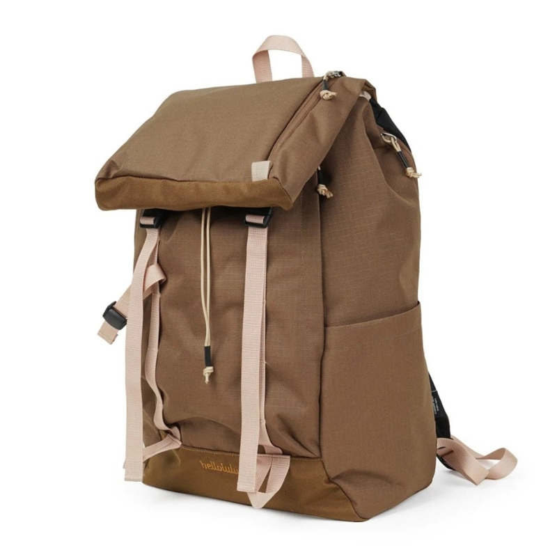 撞色设计吉奥背囊,$868,hellolulu,采用防水涂层的PET再生布料制成,可调式肩带配有重型 UTX Duraflex® 配件。 撞色设计吉奥背囊,$868,hellolulu,采用防水涂层的PET再生布料制成,可调式肩带配有重型 UTX Duraflex® 配件。