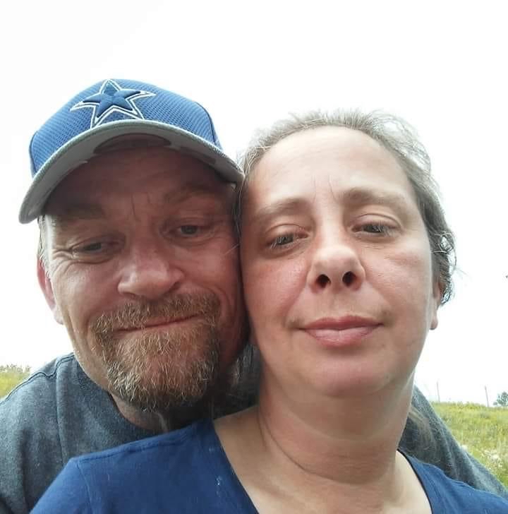 据称莱利（左）获得遗产后，计划与交往10年的克诺耶分手。 facebook