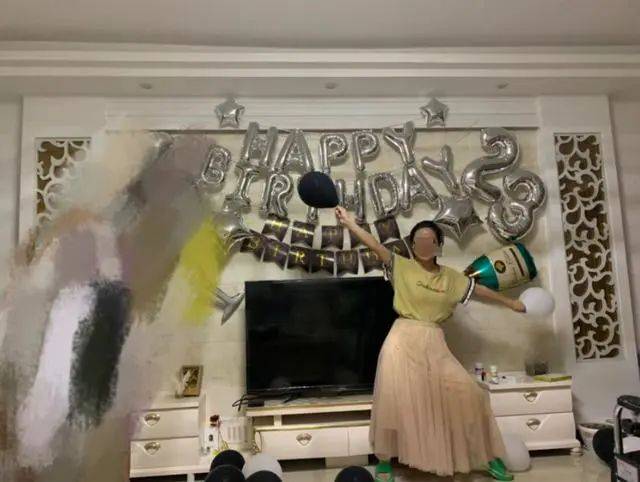 “00后”女老师自杀前,刚过完23岁生日不久 “00后”女老师自杀前,刚过完23岁生日不久