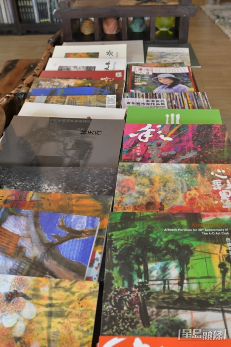 涉足中国文化艺术,林天行意识到早在几千年前中国的古代莲花已作为美好的象征。 涉足中国文化艺术,林天行意识到早在几千年前中国的古代莲花已作为美好的象征。