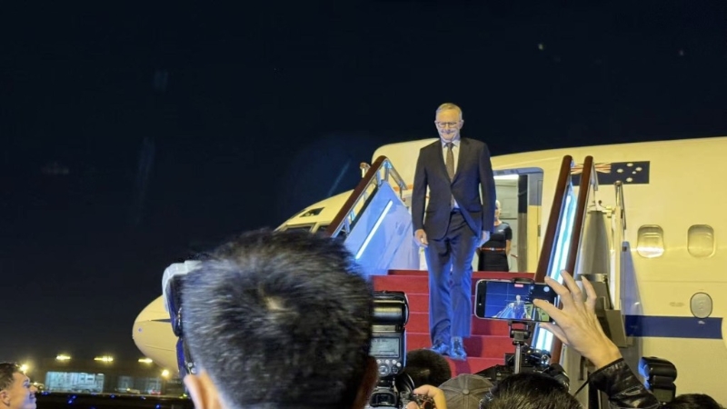 澳洲总理阿尔巴尼斯抵达上海虹桥机场。 微博