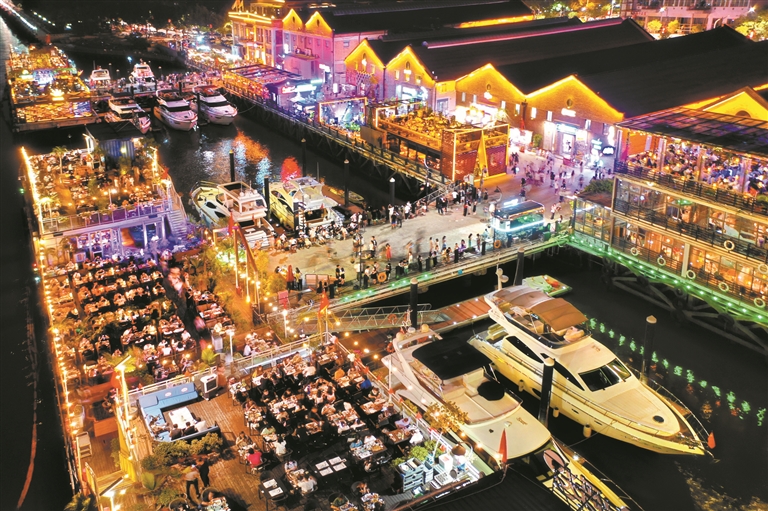 夜色中的太古仓霓虹闪烁、魅力四射。(资料图片) 夜色中的太古仓霓虹闪烁、魅力四射。(资料图片)