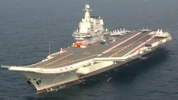图为解放军航母山东号进行海上训练的资料照。