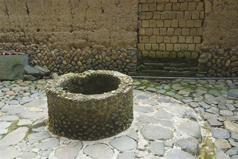 小雨被发现遭弃尸一水井内。 （示意图）