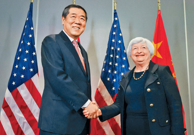 何立峰（左）昨日在三藩市与耶伦（右）会晤