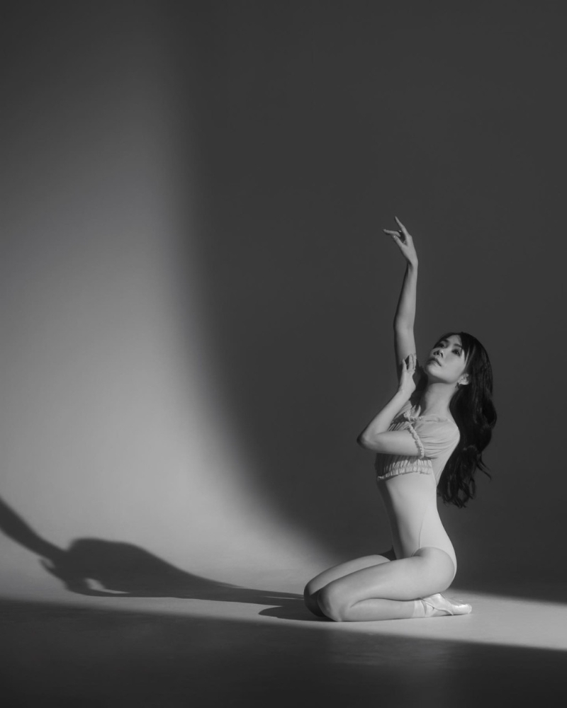 吕丽君宣布刚考完国皇家舞蹈学院的职业中级考试。 吕丽君宣布刚考完国皇家舞蹈学院的职业中级考试。