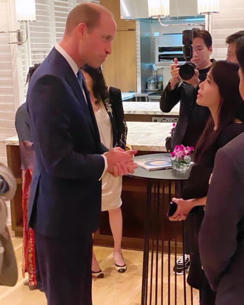 席间吕丽君与创办人英国王储威廉(左)对话。 席间吕丽君与创办人英国王储威廉(左)对话。