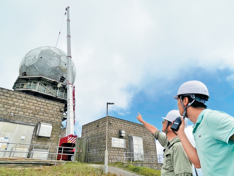 服役24年的天文台大帽山雷达站近日进行拆卸。