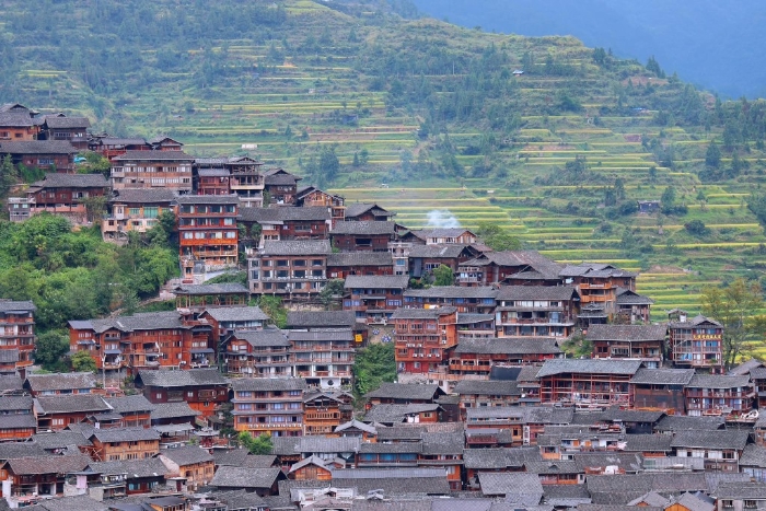 西江千户苗寨位于黔东南苗族侗族自治州雷山县西江镇南贵村。