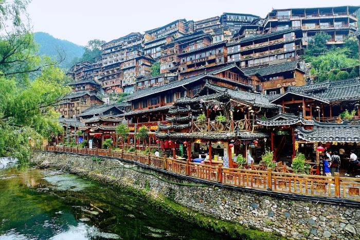 楼主：当地苗族的祖先，可追溯到五千多年前。