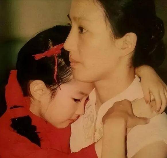 刘晓莉离婚后带刘亦菲远走美国发展。 刘晓莉离婚后带刘亦菲远走美国发展。