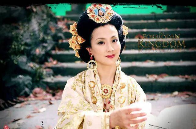 刘晓莉亦曾拍电影饰演王母娘娘,十分高贵大气。 刘晓莉亦曾拍电影饰演王母娘娘,十分高贵大气。