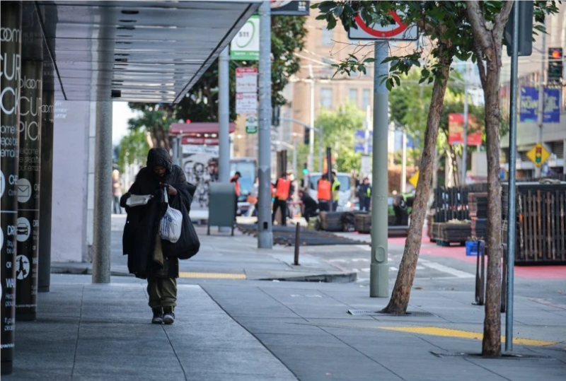 会场周边的无家者大减。