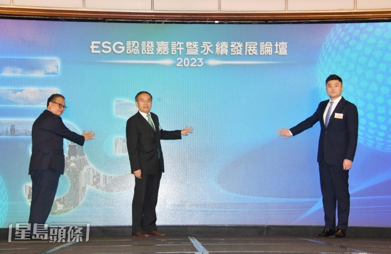 财经事务及库务局局长许正宇(中)担任主礼嘉宾。 财经事务及库务局局长许正宇(中)担任主礼嘉宾。