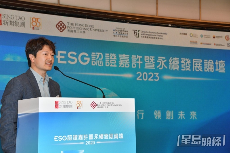 ESG认证嘉许评审团队成员、理工大学会计及金融学院助理教授曾诚称,企业在提供ESG报告时,可提供更多能描绘公司ESG层面贡献的量化数据,将对评级更有帮助。 ESG认证嘉许评审团队成员、理工大学会计及金融学院助理教授曾诚称,企业在提供ESG报告时,可提供更多能描绘公司ESG层面贡献的量化数据,将对评级更有帮助。