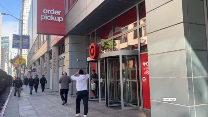Target门店会继续营业，但只留一个出入口。