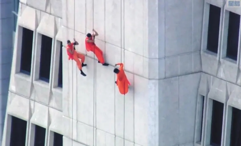 艺术家在泛美金字塔大楼上跳舞