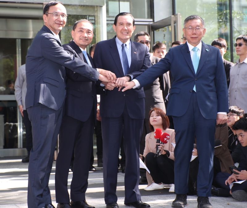 朱立伦(左起)、侯友宜、马英九及柯文哲15日进行双边对谈 朱立伦(左起)、侯友宜、马英九及柯文哲15日进行双边对谈