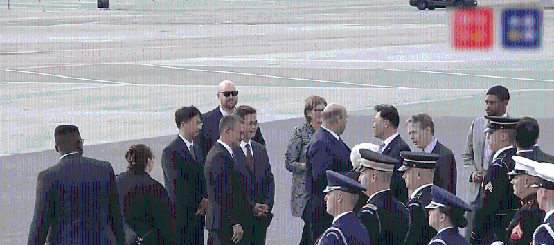 陈茂波到旧金山机场迎接国家主席习近平抵美