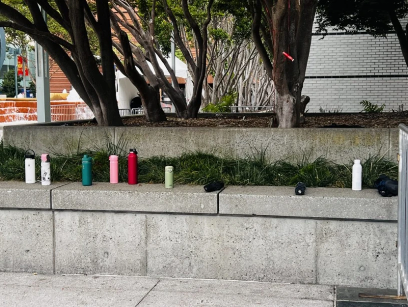 很多保温杯留在户外 很多保温杯留在户外