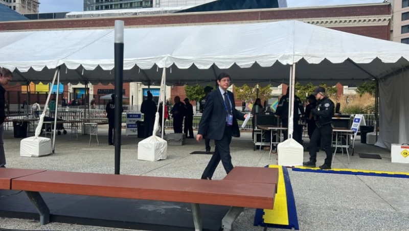 启动双重安检关卡及证件识别系统 启动双重安检关卡及证件识别系统