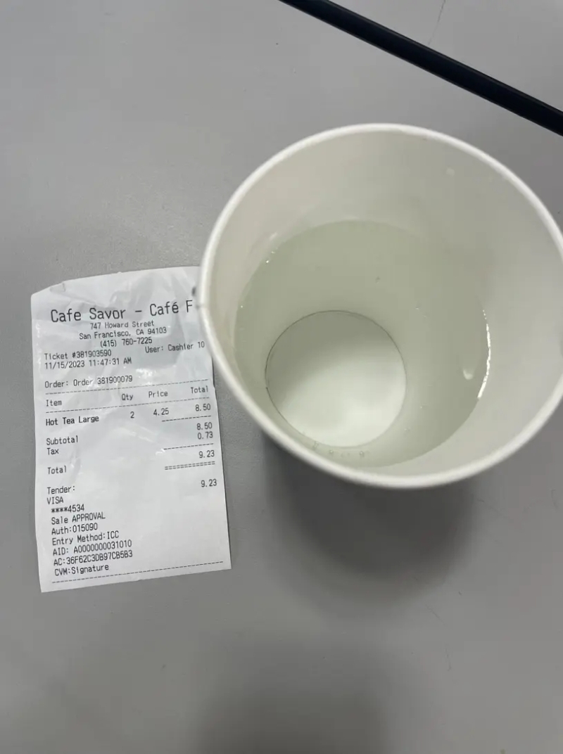 媒体中心餐饮收费高。 媒体中心餐饮收费高。