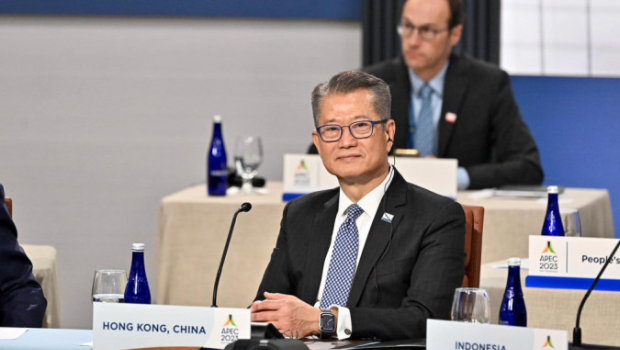 财政司司长陈茂波在APEC会议期间，向习近平汇报香港经济及社会情况。