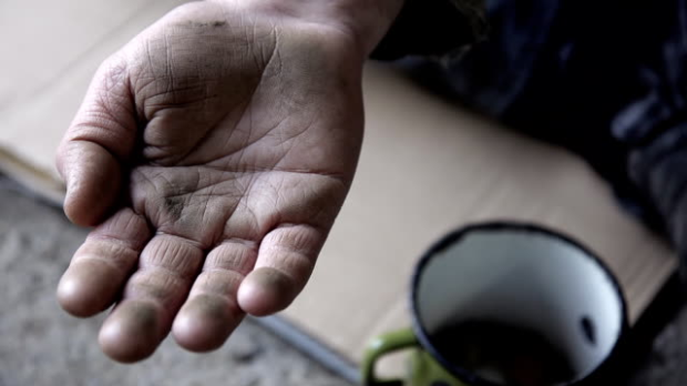 在泰国街头行乞属违法行为。 在泰国街头行乞属违法行为。