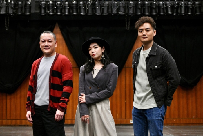 各人决心将音乐剧推到极致之火,将猛烈得烧进你心坎。 各人决心将音乐剧推到极致之火,将猛烈得烧进你心坎。