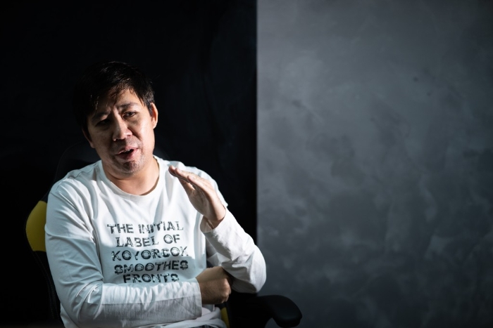 张飞帆：“《大状王》用上新手法更灵活跳脱，并运用布莱希特式的抽离，从而摸索究竟我们可以用怎样的形式去做这套剧，再慢慢打磨，丢低枝节。”