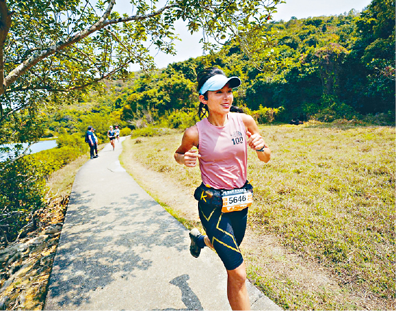 参加越野跑挑战赛的跑手，可以边跑步边欣赏途经的美景。（图片来源：The North Face官网）