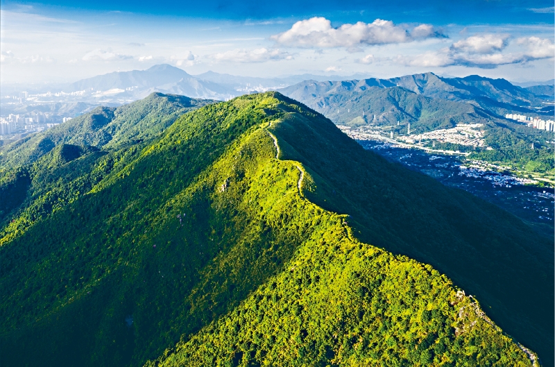 连绵的大刀屻山脉景观。