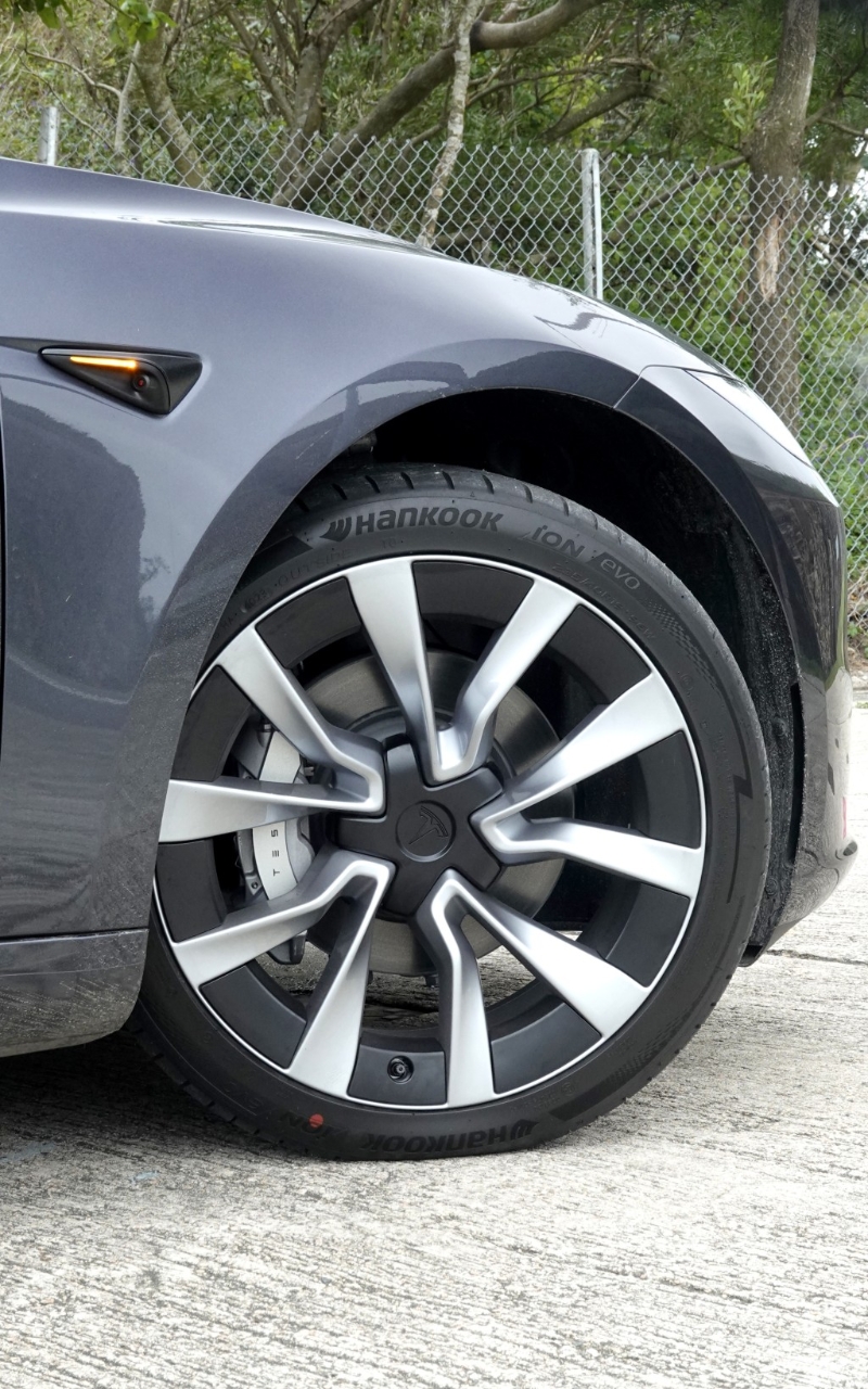 可升级至19吋合金轮圈 可升级至19吋合金轮圈