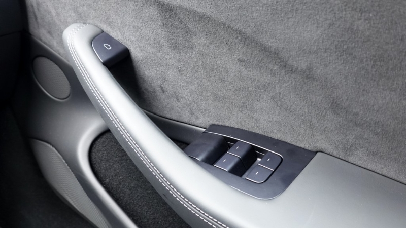 车门把手前方开关键面积扩大 车门把手前方开关键面积扩大