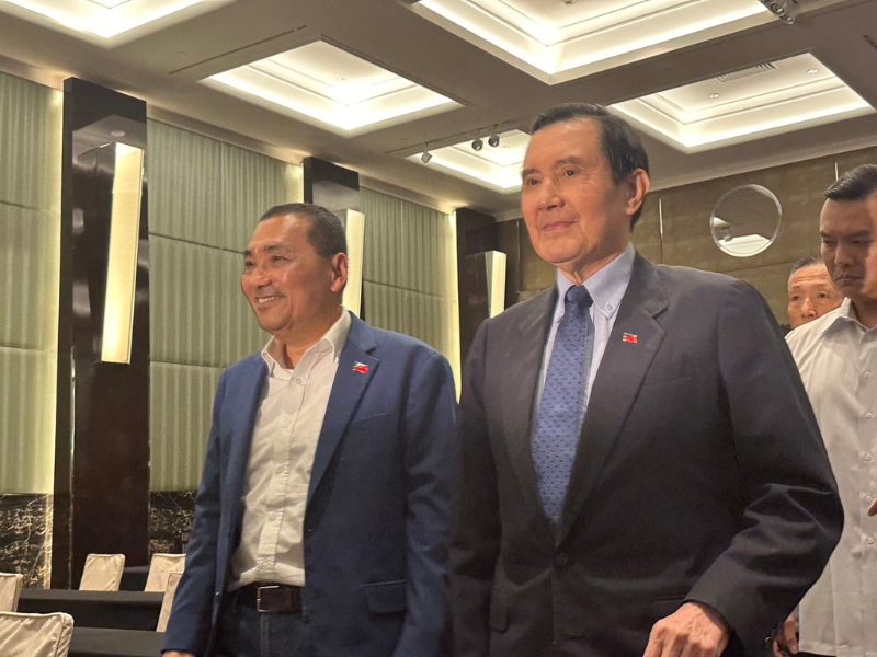 侯友宜抵君悦,马英九陪同,朱立伦也来了 侯友宜抵君悦,马英九陪同,朱立伦也来了