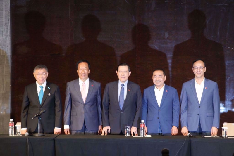 针对在野阵营整合,在民众党2024大选的参选人柯文哲(左起)邀请下,鸿海创办人郭台铭、台湾前领导人马英九、国民党2024大选参选人侯友宜、国民党主席朱立伦一同出席。 针对在野阵营整合,在民众党2024大选的参选人柯文哲(左起)邀请下,鸿海创办人郭台铭、台湾前领导人马英九、国民党2024大选参选人侯友宜、国民党主席朱立伦一同出席。
