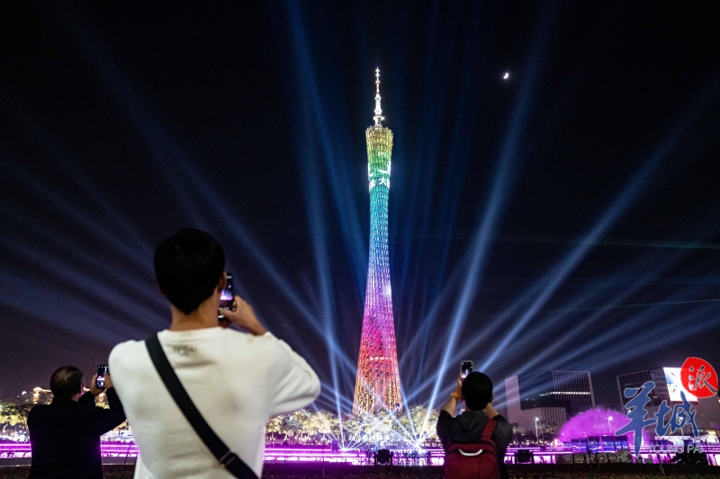 观众拍照打卡 观众拍照打卡