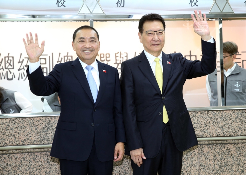 赵少康当侯友宜副手登微博热搜,大陆网友惊:以后没节目可看 赵少康当侯友宜副手登微博热搜,大陆网友惊:以后没节目可看