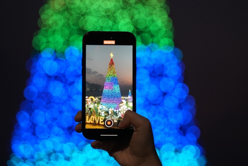 游人赞赏现场气氛不俗。 吴艳玲摄