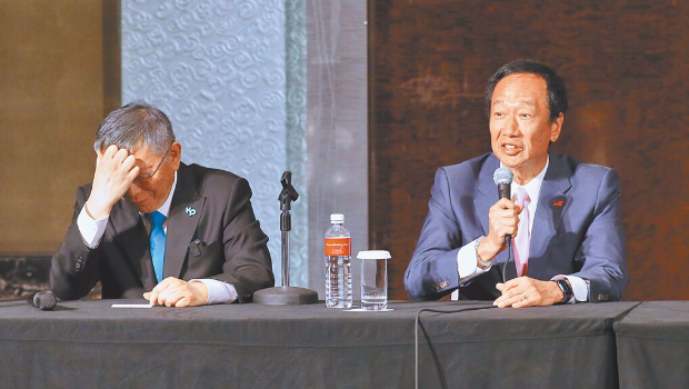 柯文哲(左)与郭台铭(右)在这场大选中都被质疑轻诺寡信。 柯文哲(左)与郭台铭(右)在这场大选中都被质疑轻诺寡信。