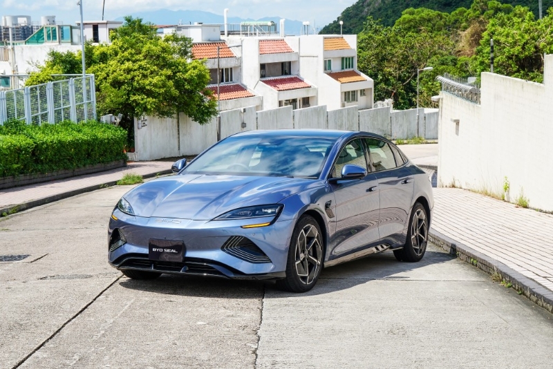 双马达四驱顶级版拥有5304ps马力和670Nm扭力,续航力高达520km。 双马达四驱顶级版拥有5304ps马力和670Nm扭力,续航力高达520km。