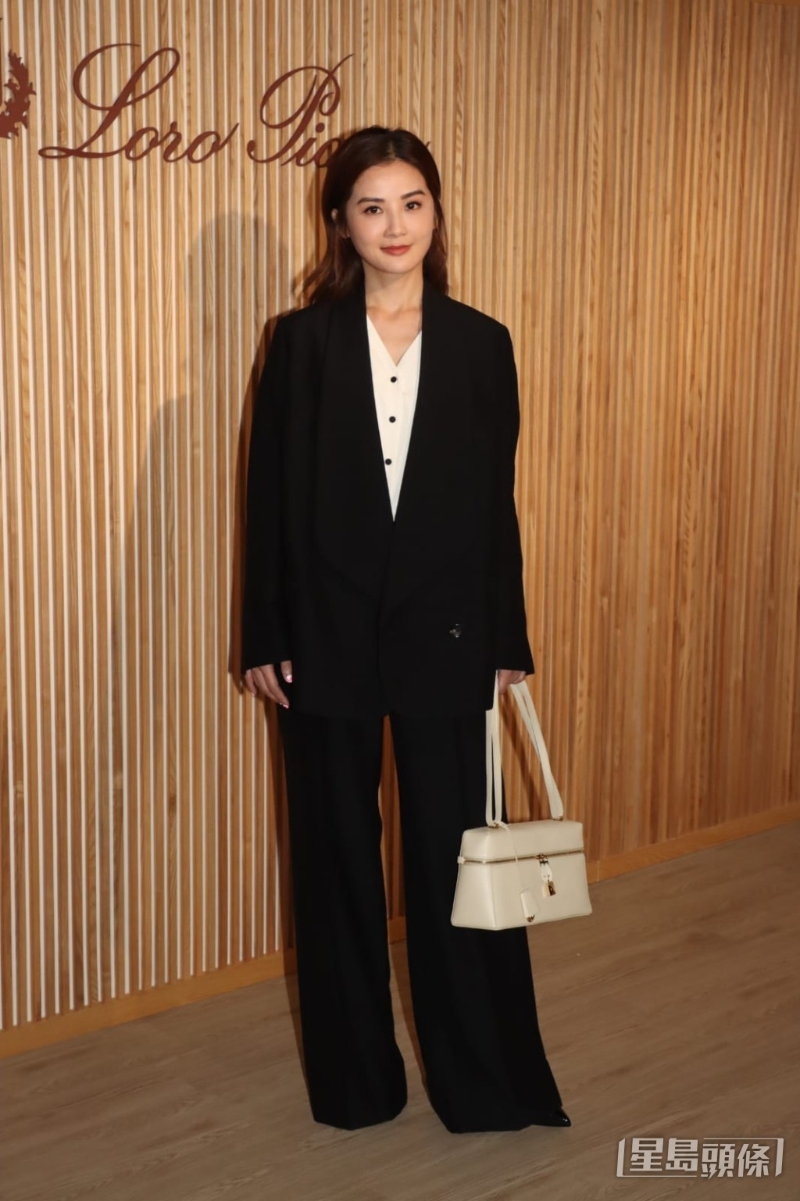蔡卓妍（阿Sa ）今日（28日）到上环出席时装品牌春夏系列发布会。