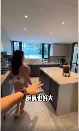 然后介绍厨房。