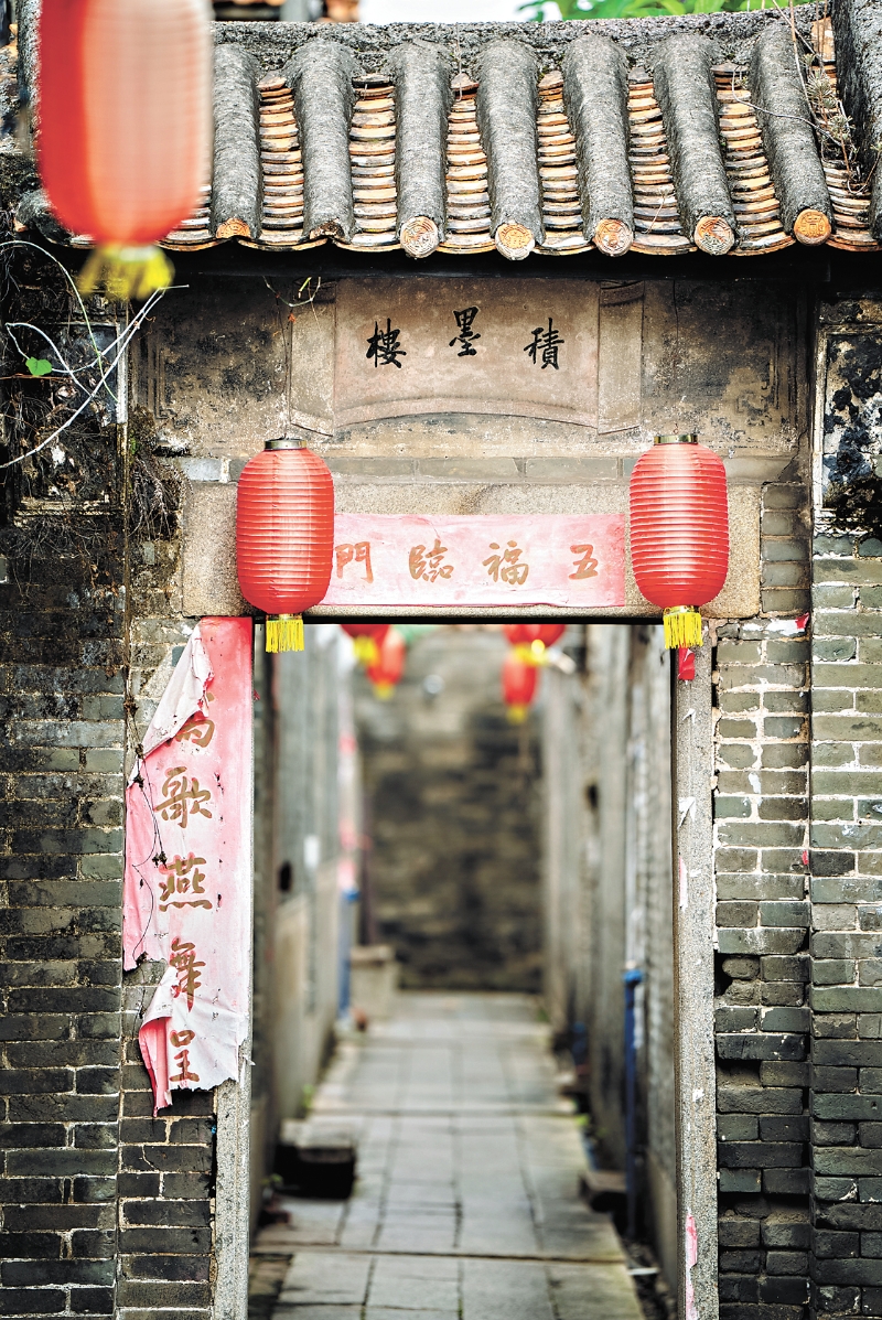 “积墨楼”之名蕴含着几缕书香。 “积墨楼”之名蕴含着几缕书香。